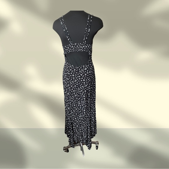 Zara black and white dress with fluted bottom EUC - Picture 3 of 5